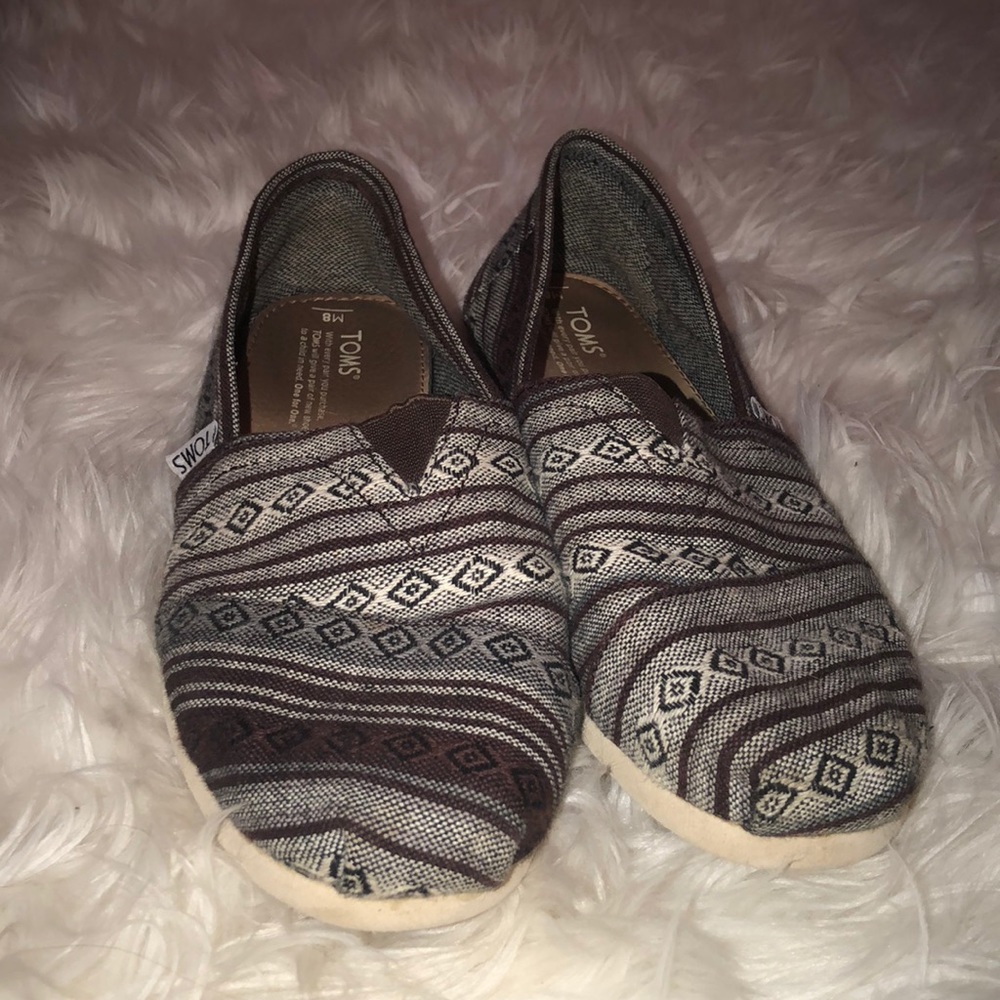 Toms tribal slip ons